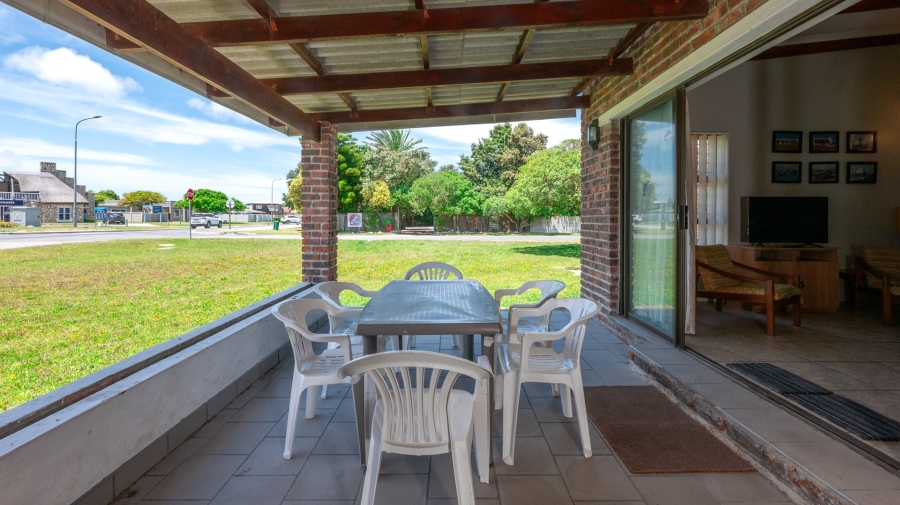 4 Bedroom Property for Sale in Struisbaai Western Cape